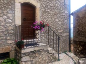  Casa a Santo Stefano di Sessanio  Стефано Ди Сессанио